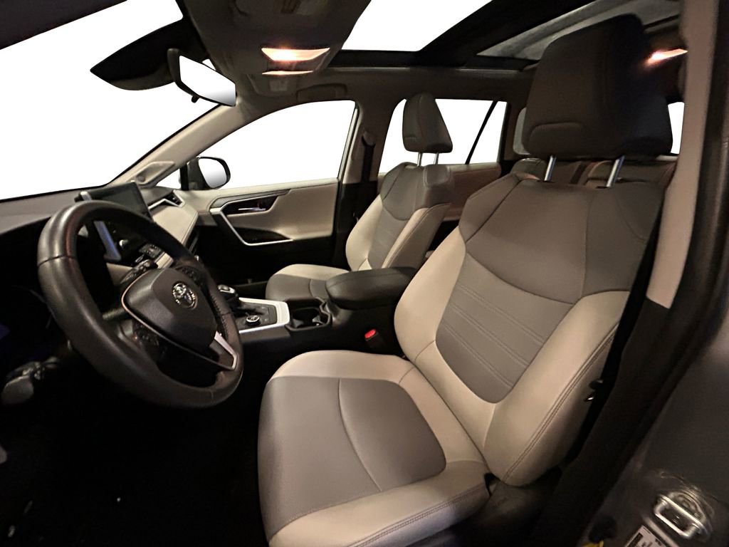 Used 2021 Toyota RAV4 Limited image 9