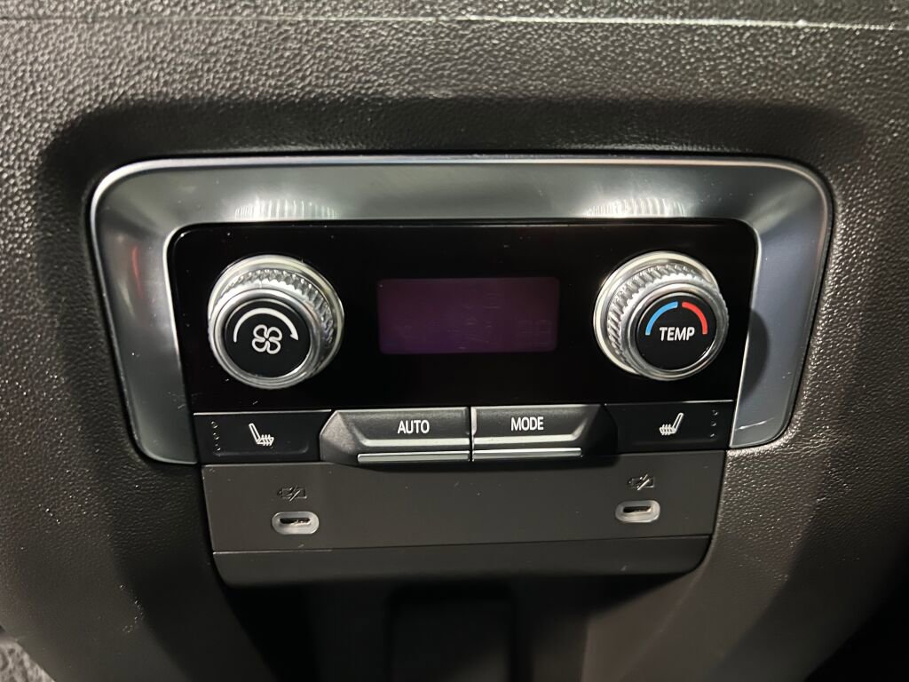 Used 2022 GMC Yukon Denali w/ Denali Premium Package image 20