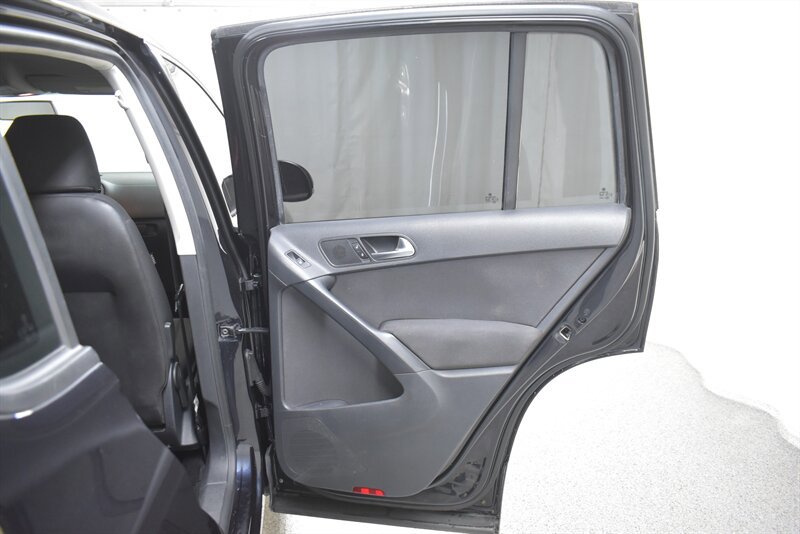 Used 2017 Volkswagen Tiguan Limited FWD image 28