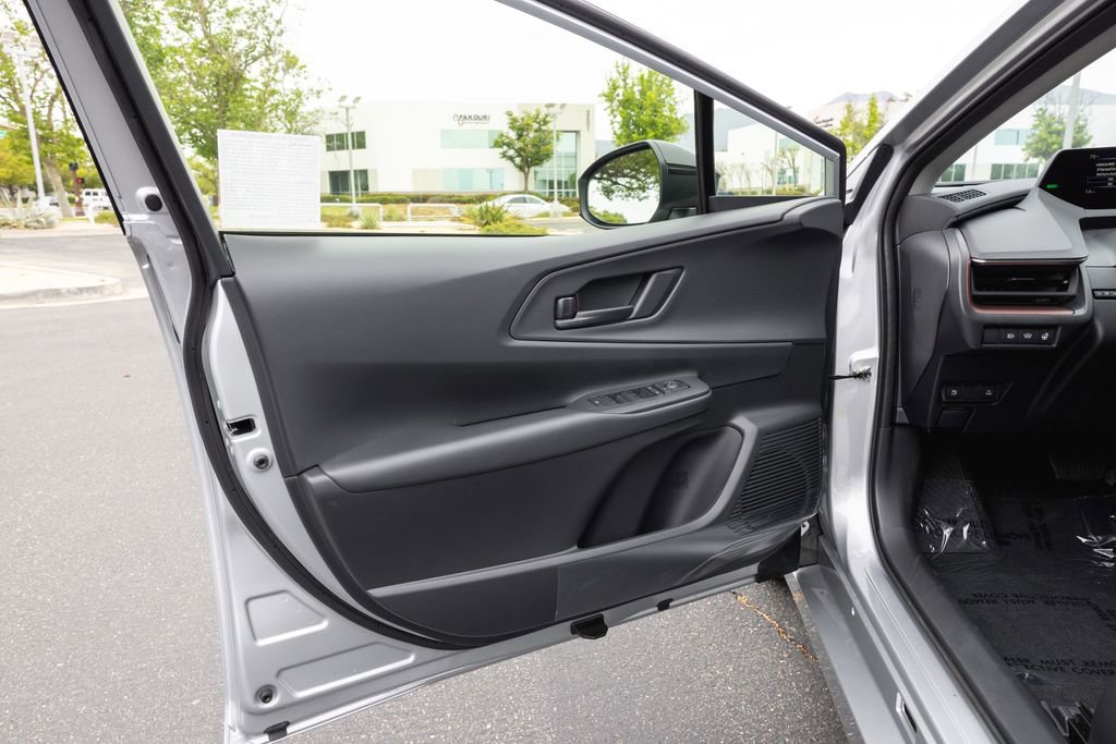 Used 2026 Toyota Prius Plug-In Hybrid image 25