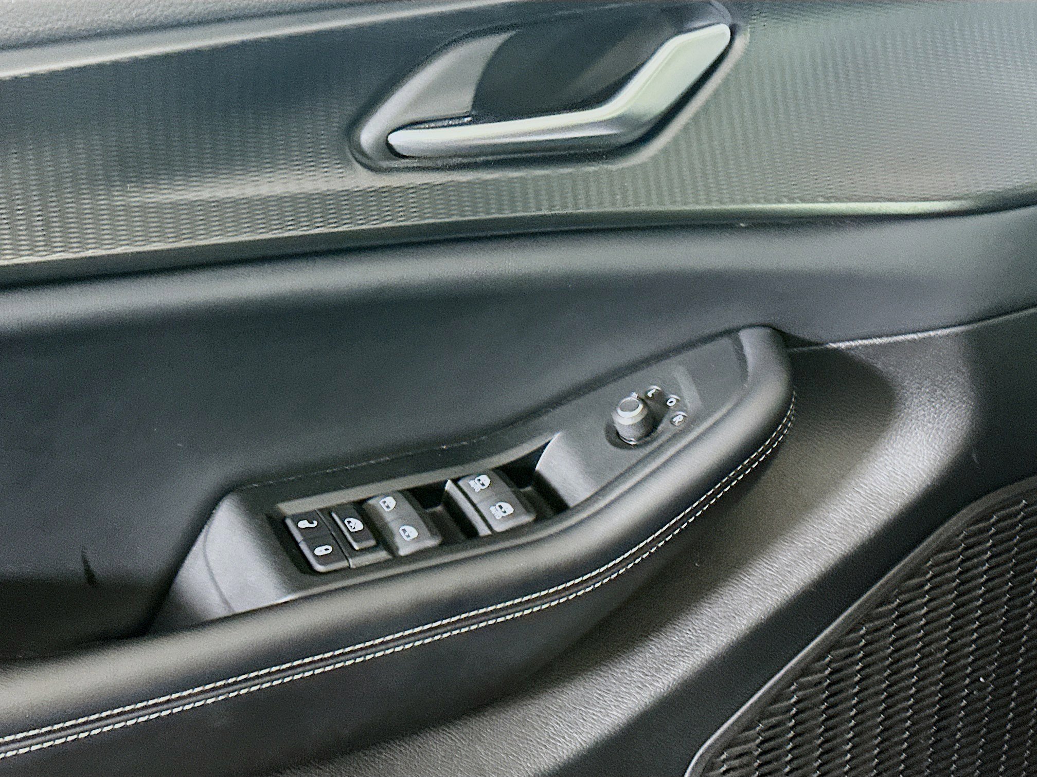 Used 2024 Jeep Grand Cherokee L Laredo image 15