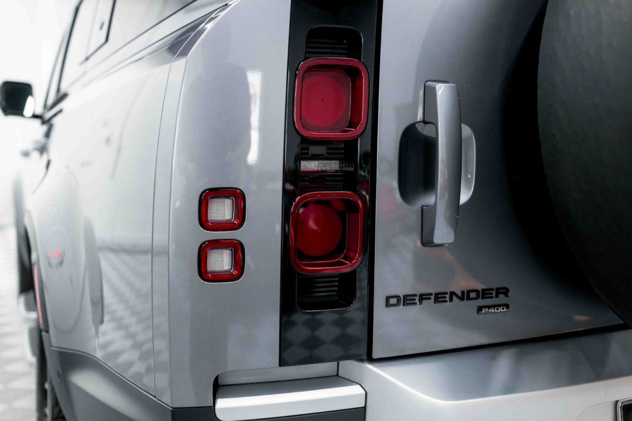 Used 2023 Land Rover Defender 130 SE image 31