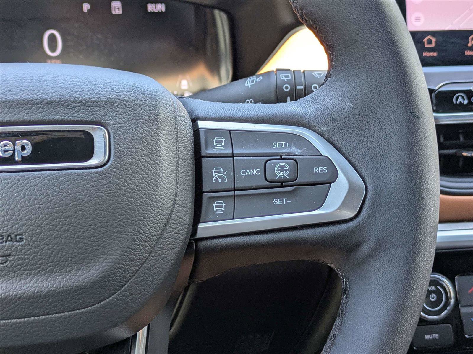 Used 2025 Jeep Compass Limited w/ Elite Group AWD/4WD image 31