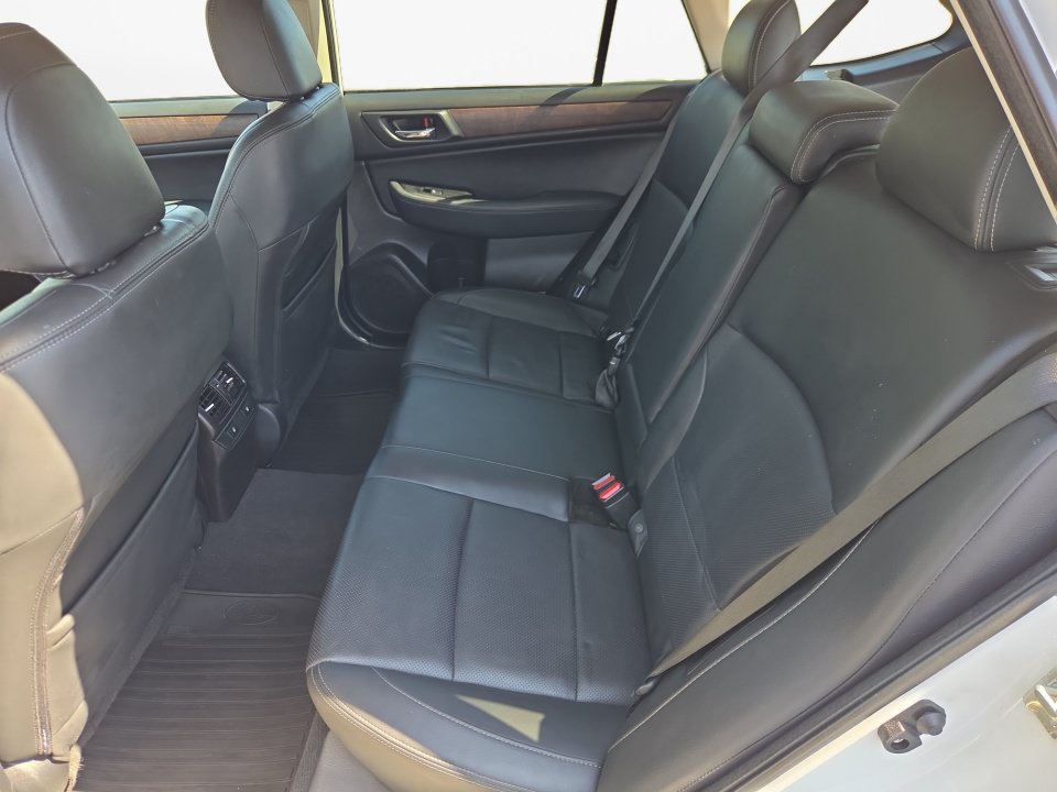 Used 2017 Subaru Outback 3.6R Limited AWD/4WD image 16