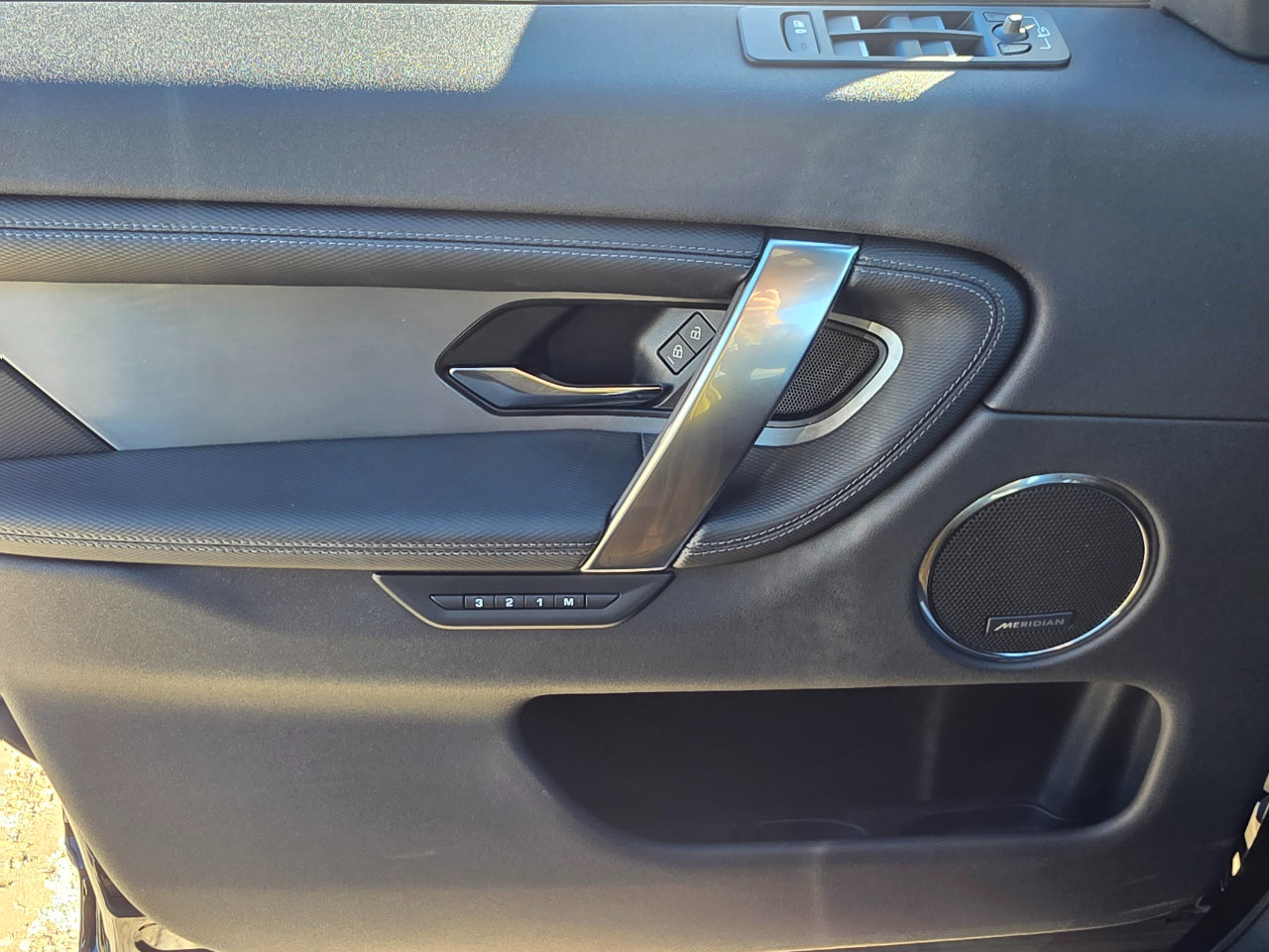 Used 2024 Land Rover Discovery Sport Dynamic SE image 13