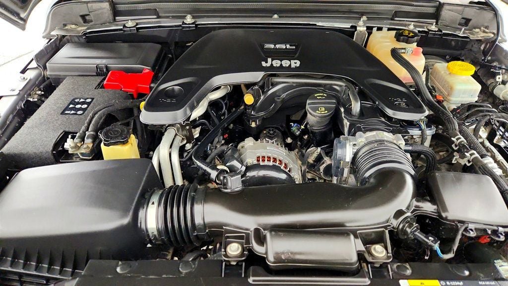 Used 2018 Jeep Wrangler Unlimited Rubicon AWD/4WD image 28