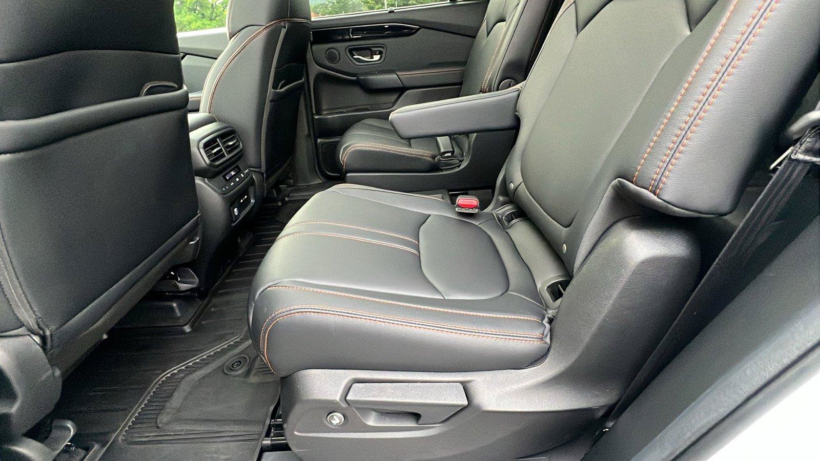 Used 2025 Honda Pilot TrailSport image 19