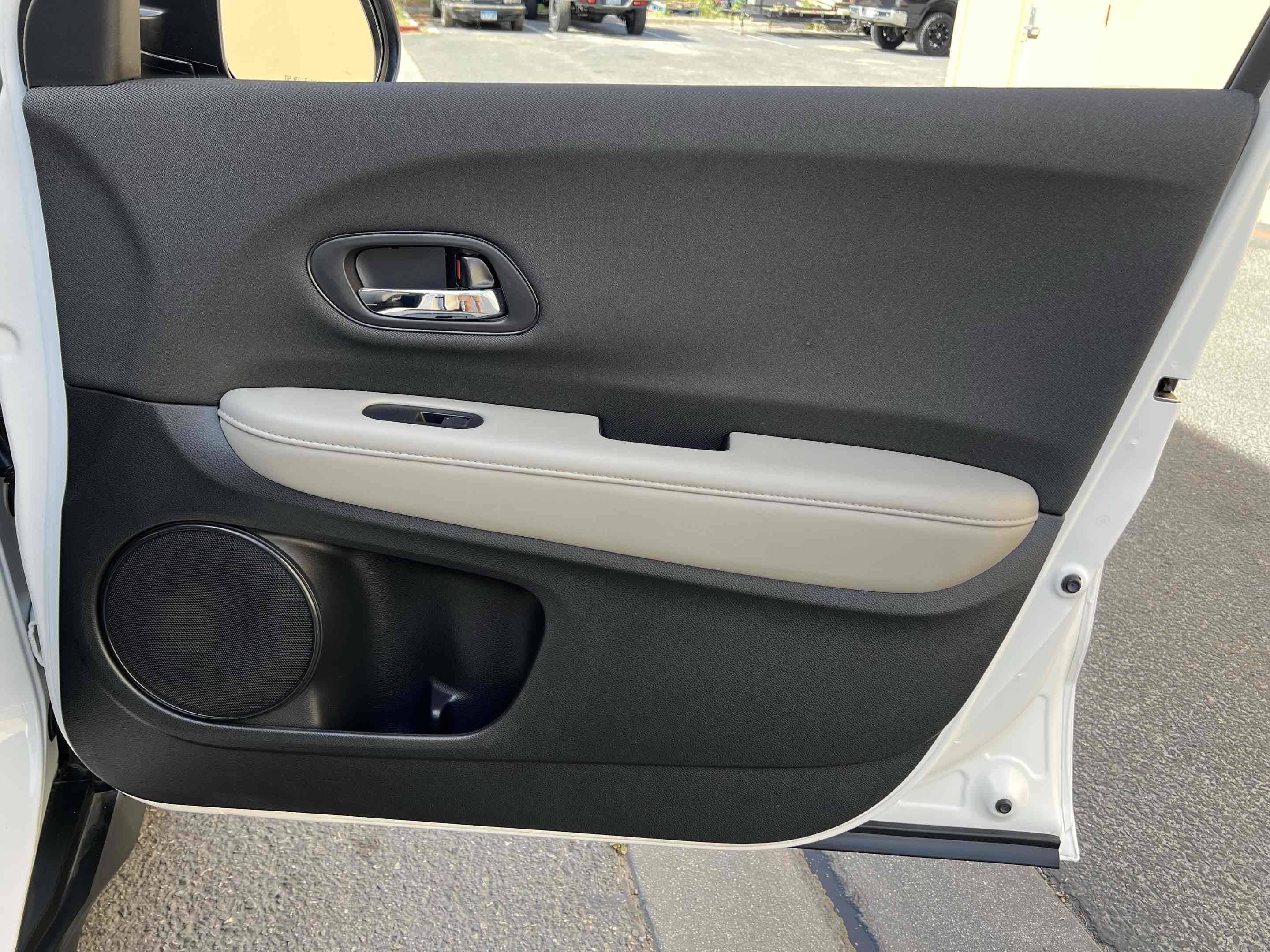 Used 2022 Honda HR-V LX image 67