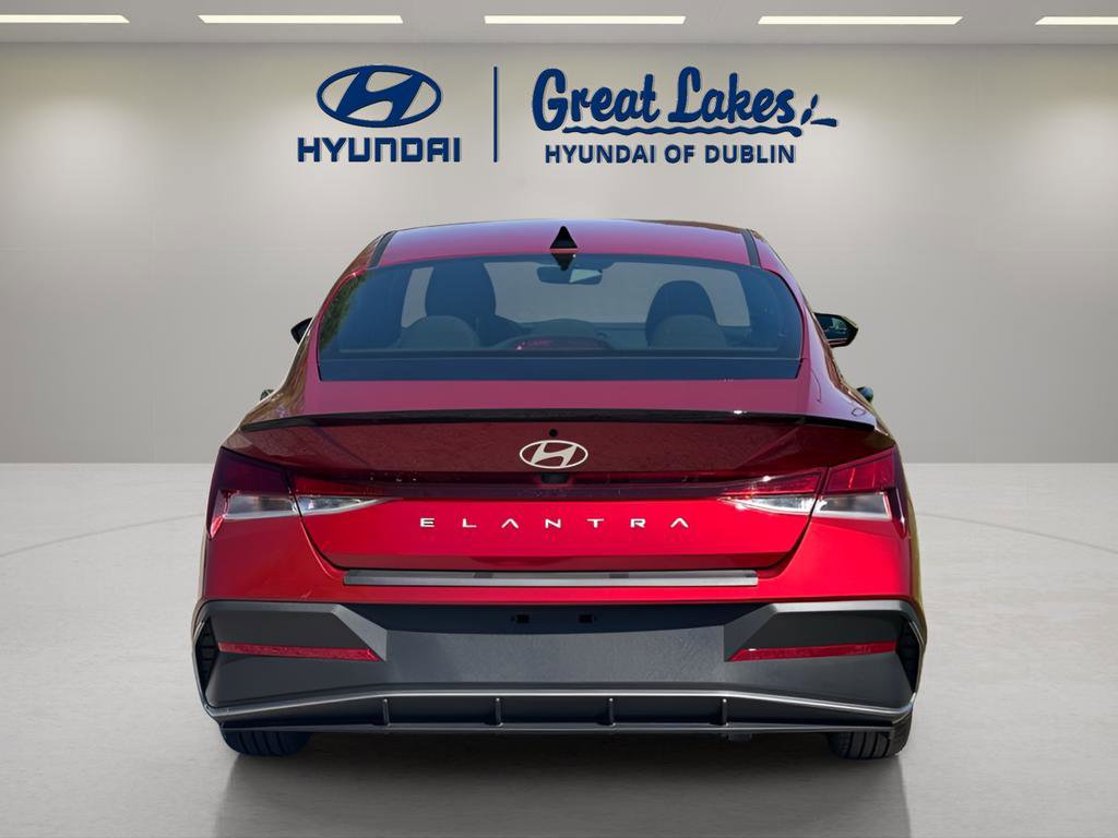 Used 2025 Hyundai Elantra Sport FWD image 4