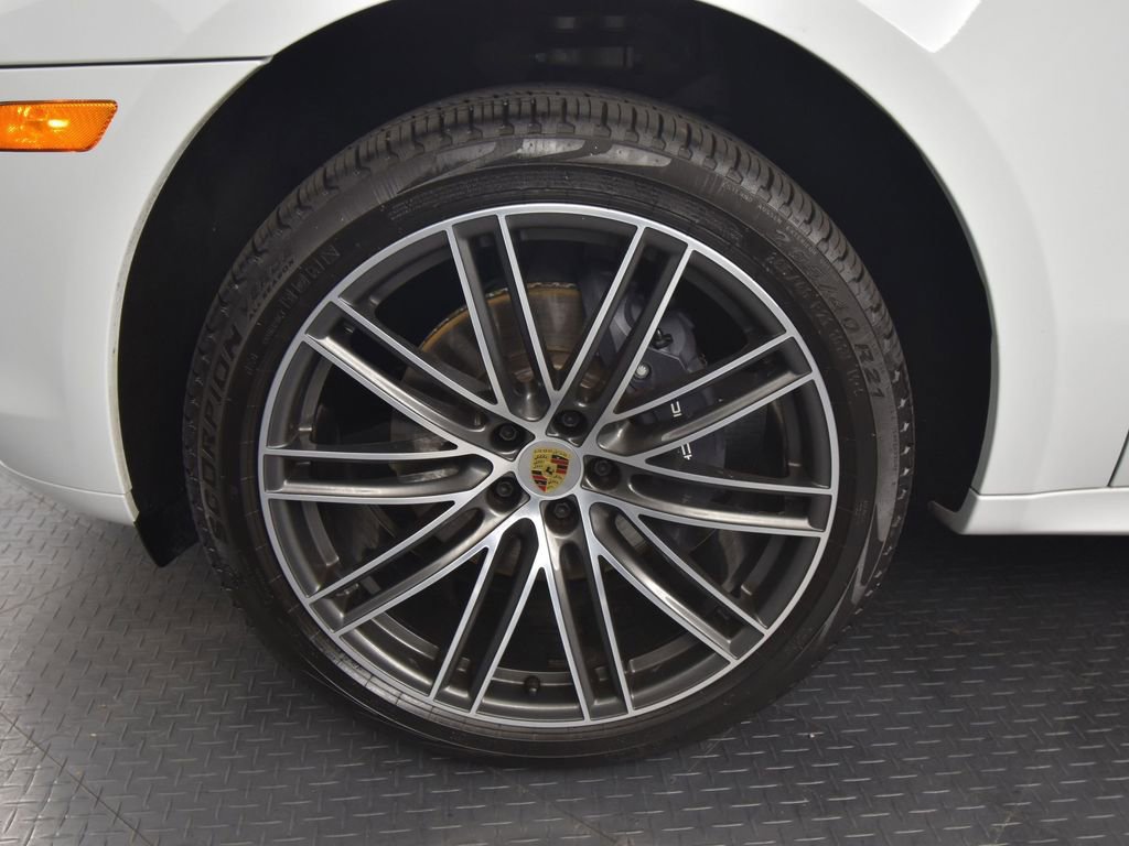 Used 2025 Porsche Macan image 13
