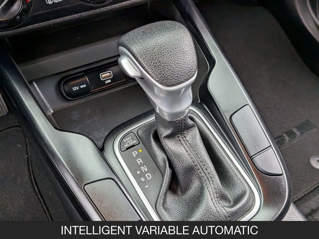 Used 2025 Kia Soul LX w/ LX Technology Package FWD image 18