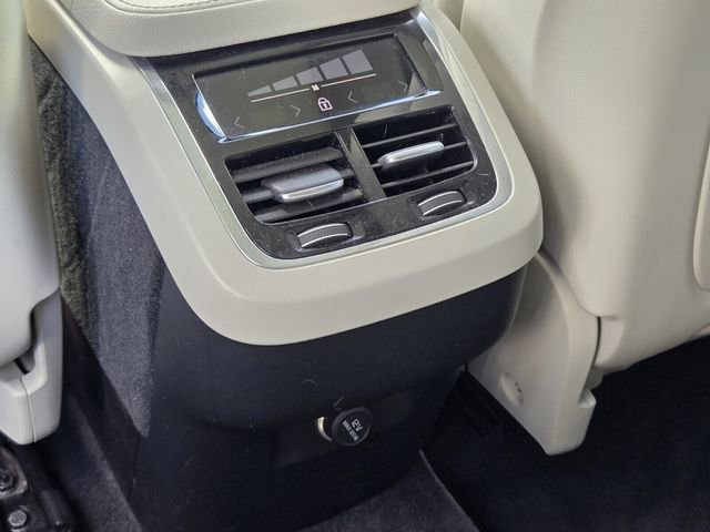 Used 2020 Volvo XC90 T5 Momentum w/ Protection Package Premier FWD image 14