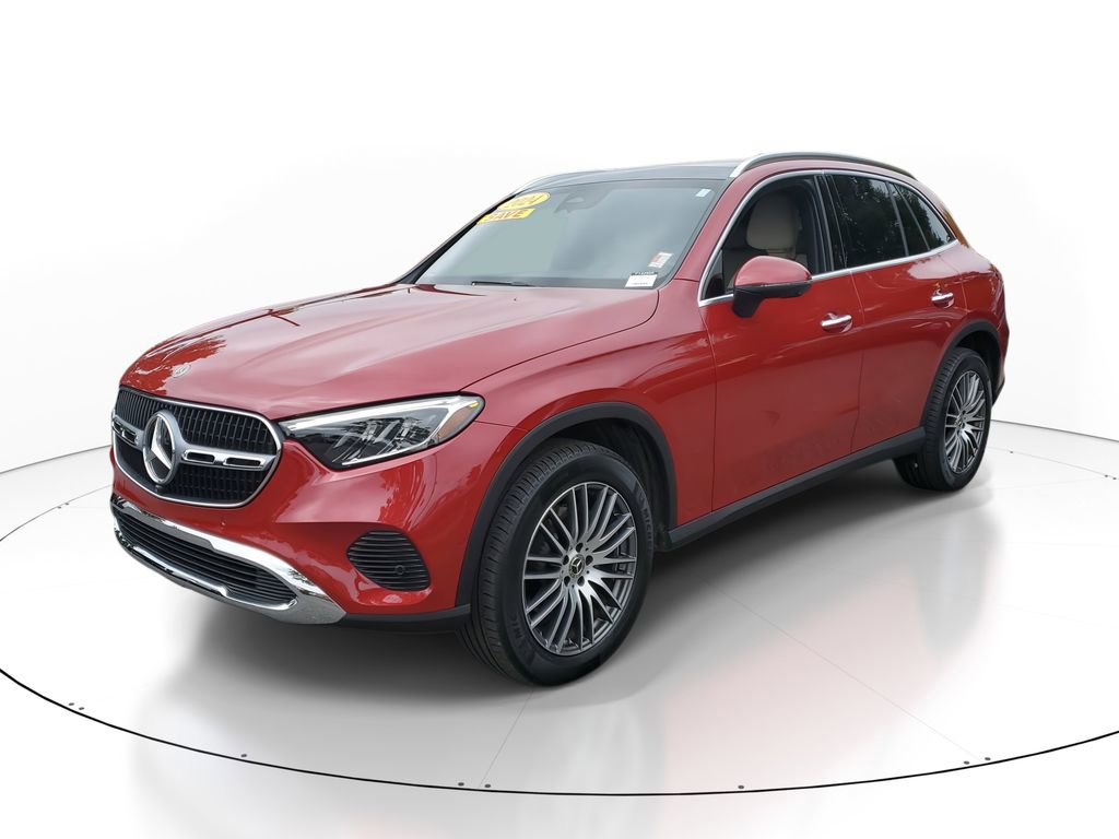 Used 2024 Mercedes-Benz GLC 300 4MATIC image 2
