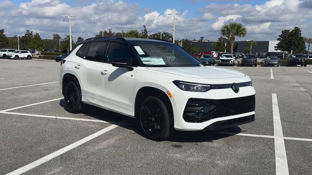 New 2026 Volkswagen Tiguan SE R-Line image 2