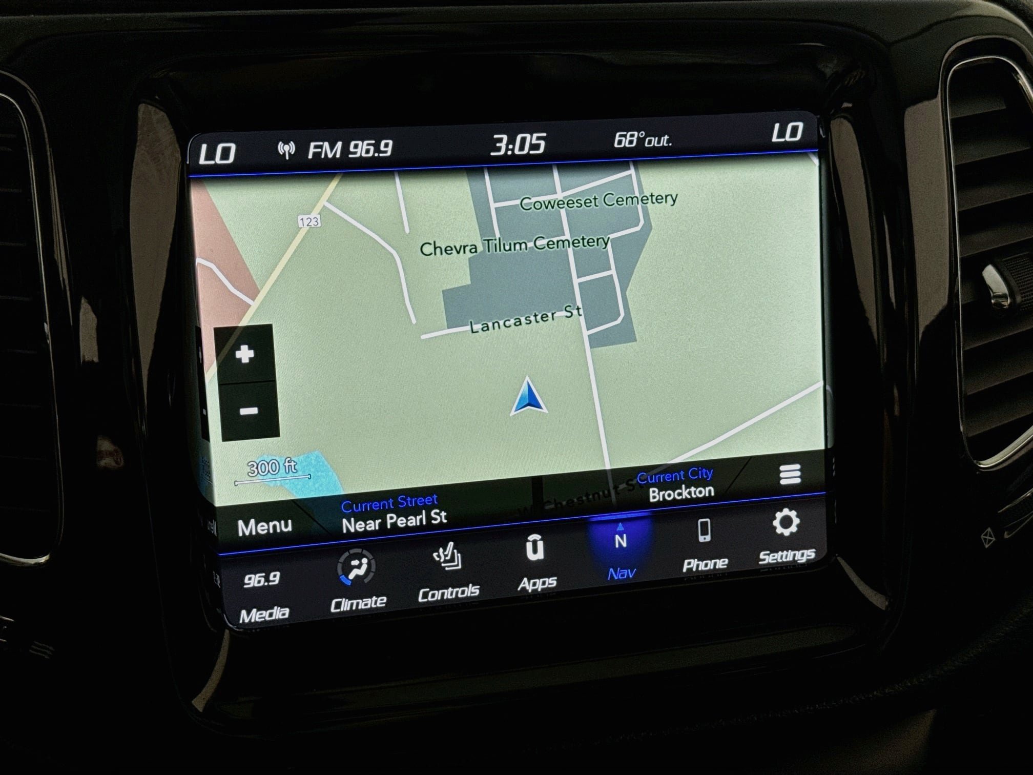 Used 2019 Jeep Compass Limited AWD/4WD image 2