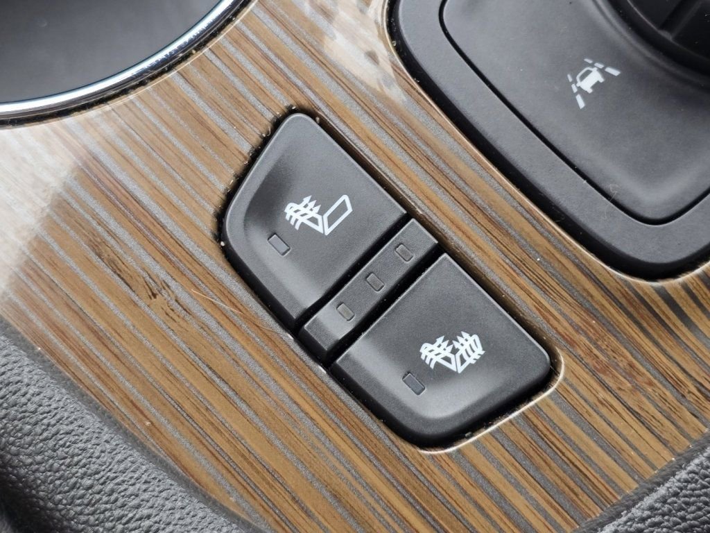 Used 2023 GMC Acadia SLE w/ Driver Convenience Package image 4