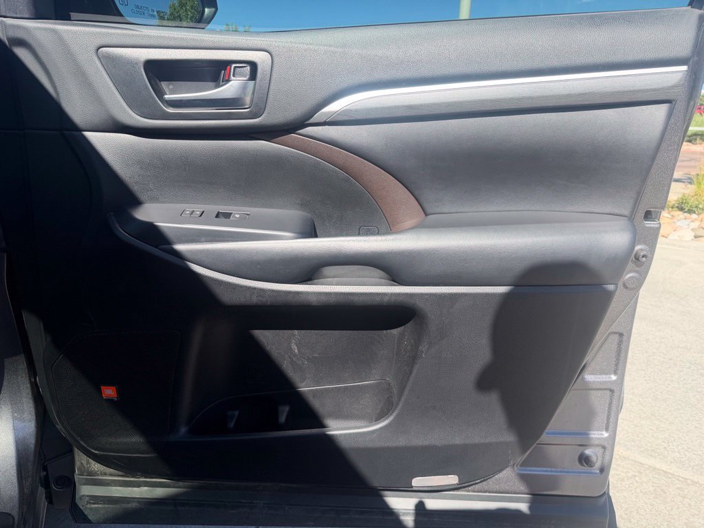 Used 2019 Toyota Highlander Limited Platinum AWD/4WD image 28