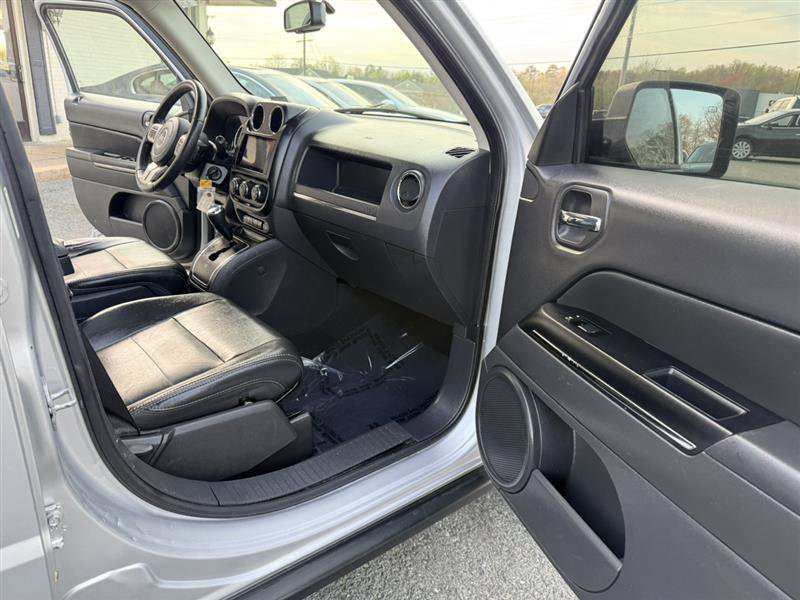 Used 2012 Jeep Patriot Limited w/ Sun/Sound Group image 11