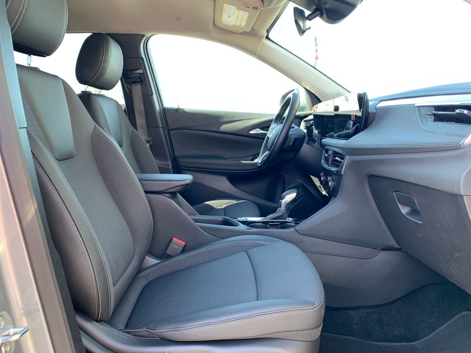 Used 2025 Buick Encore GX Preferred image 35