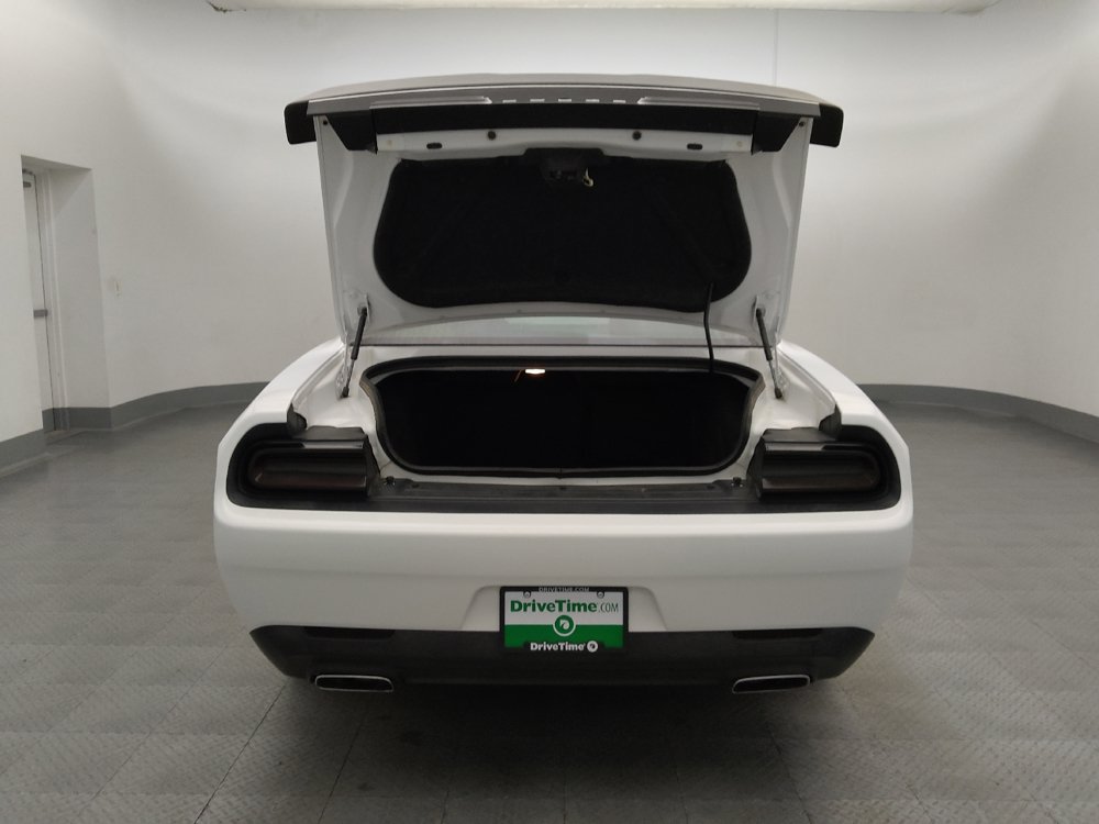 Used 2016 Dodge Challenger SXT RWD image 29