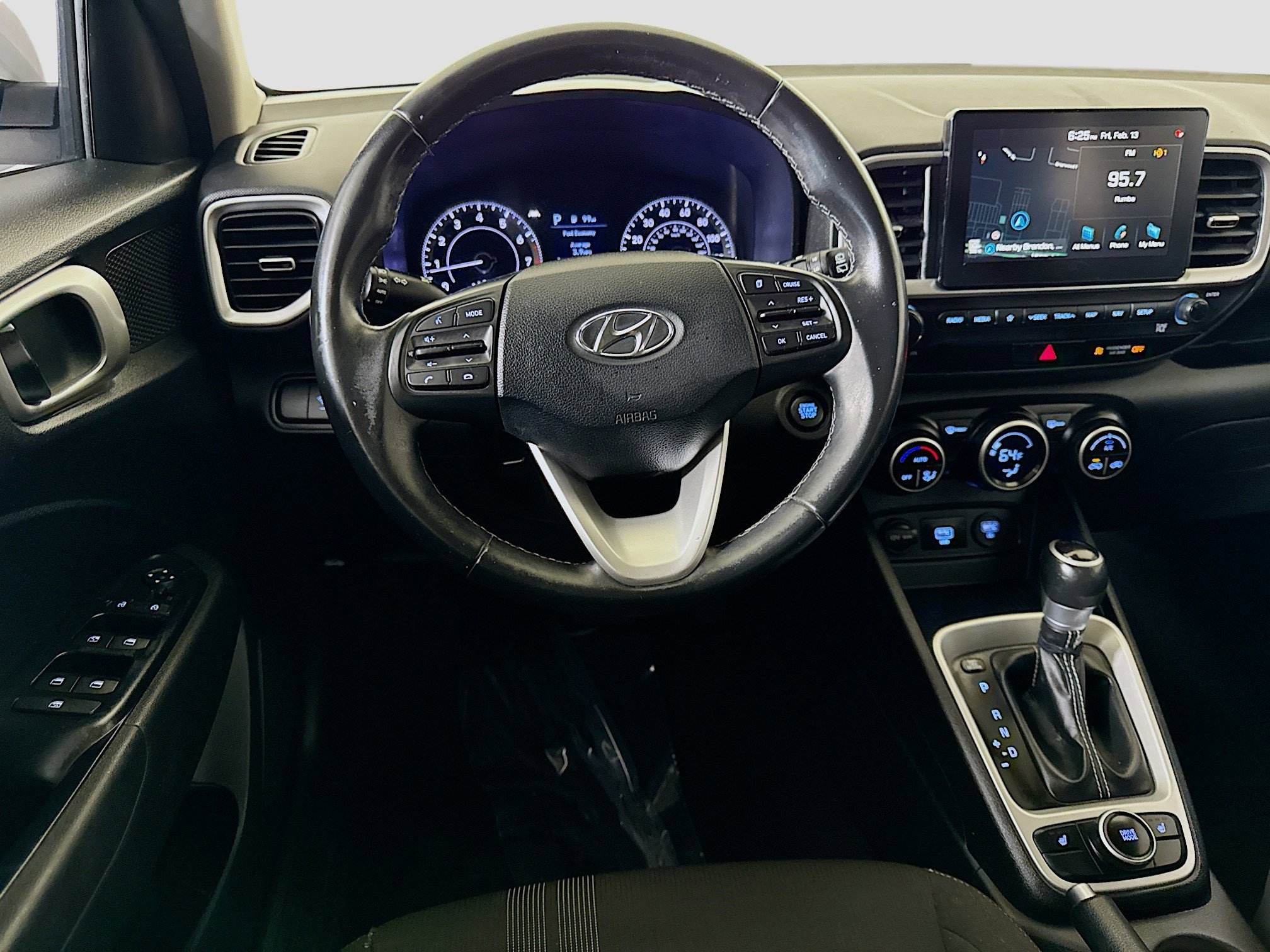 Used 2020 Hyundai Venue SEL w/ Convenience + Premium Package image 17