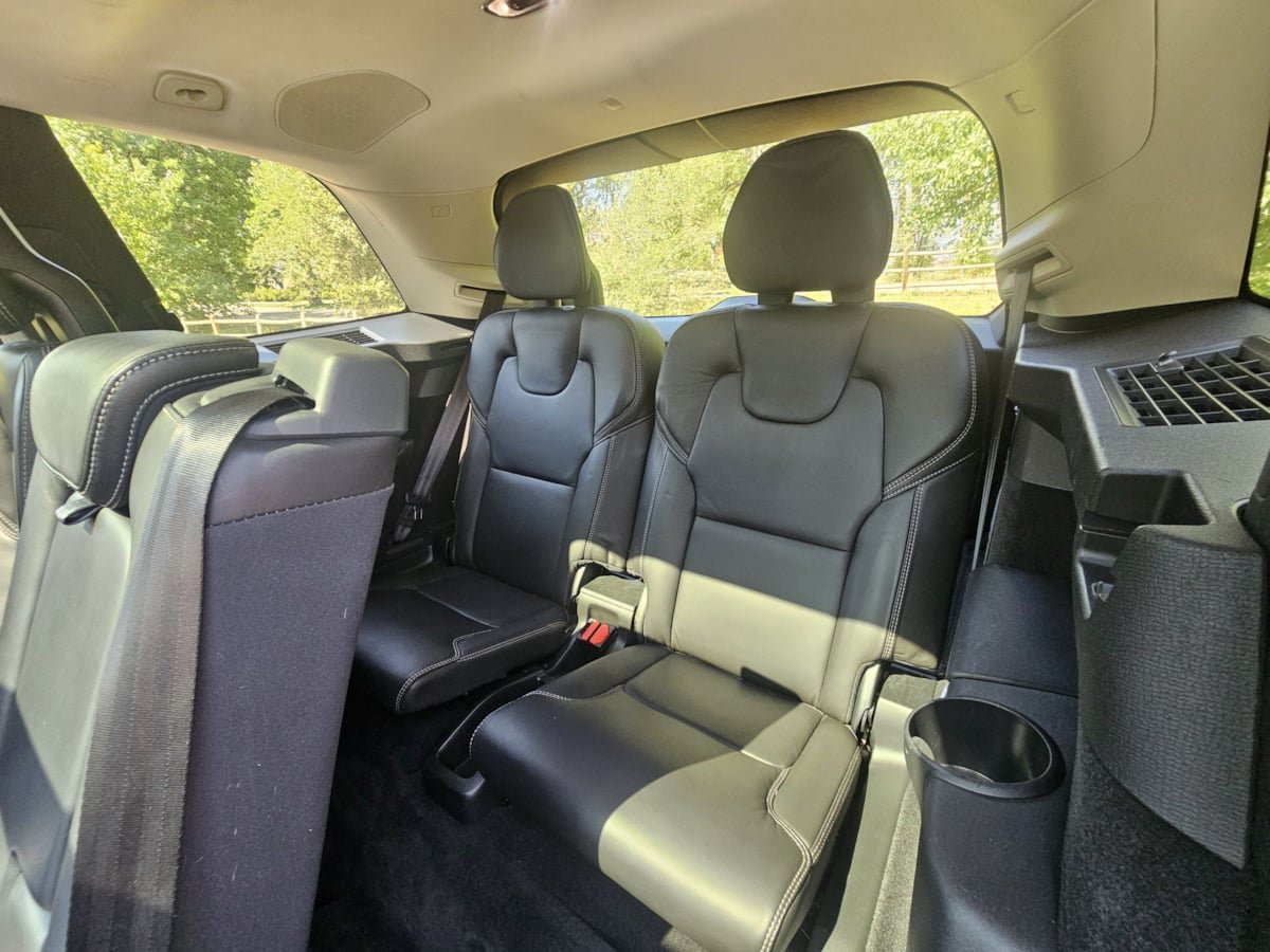 Used 2017 Volvo XC90 T6 Momentum w/ Vision Package AWD/4WD image 32
