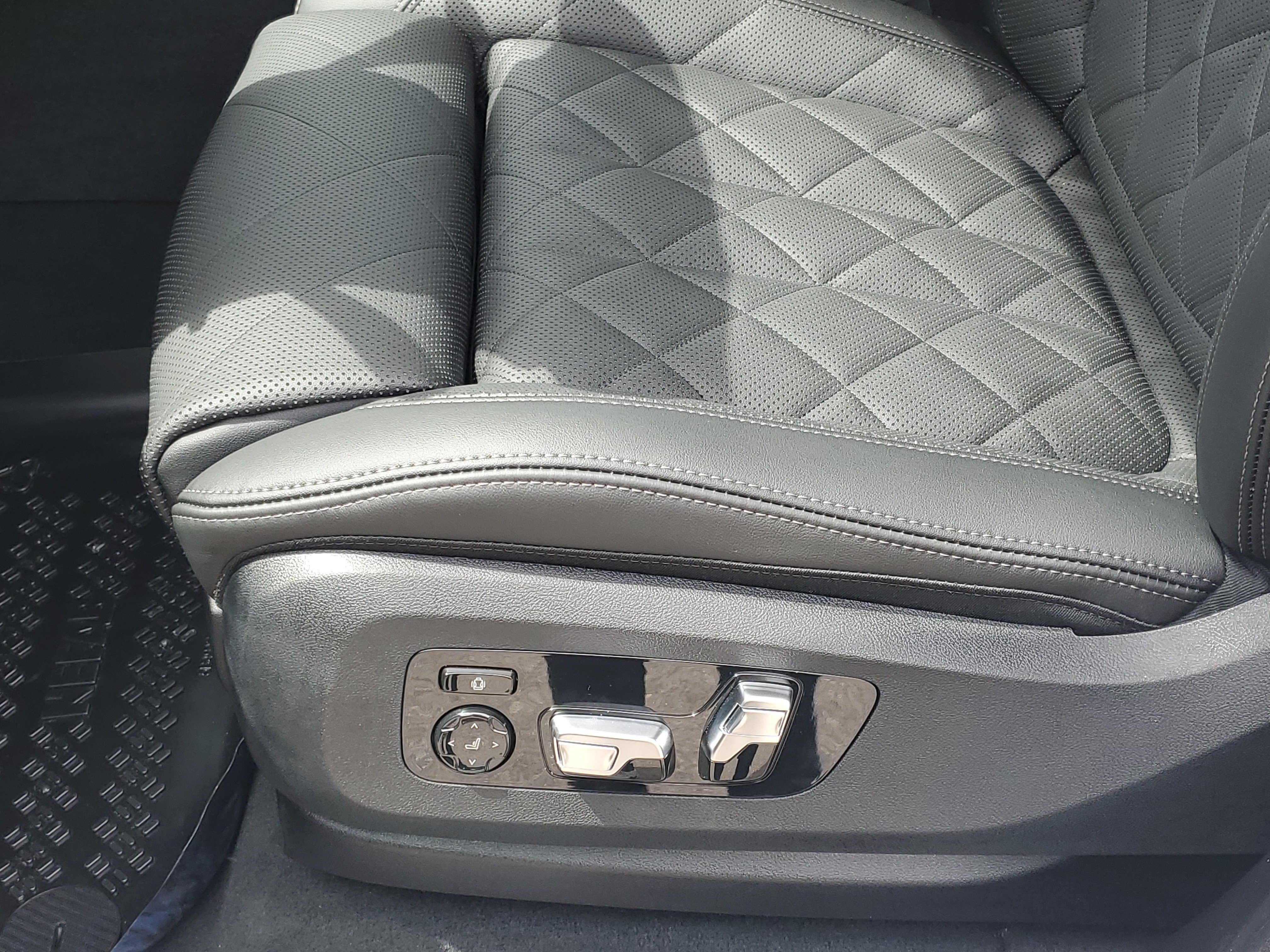 New 2026 BMW X5 xDrive40i w/ M Sport Package AWD/4WD image 9