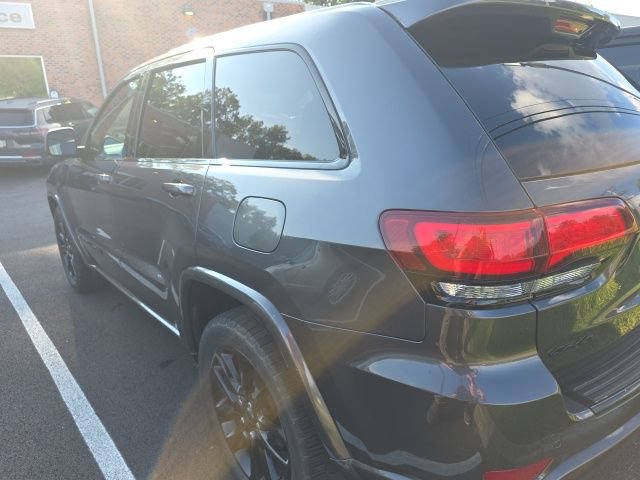Used 2018 Jeep Grand Cherokee Altitude AWD/4WD image 10