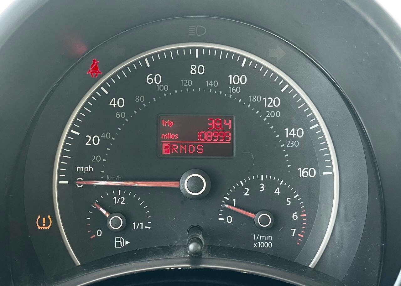 Used 2009 Volkswagen Beetle Coupe FWD image 26