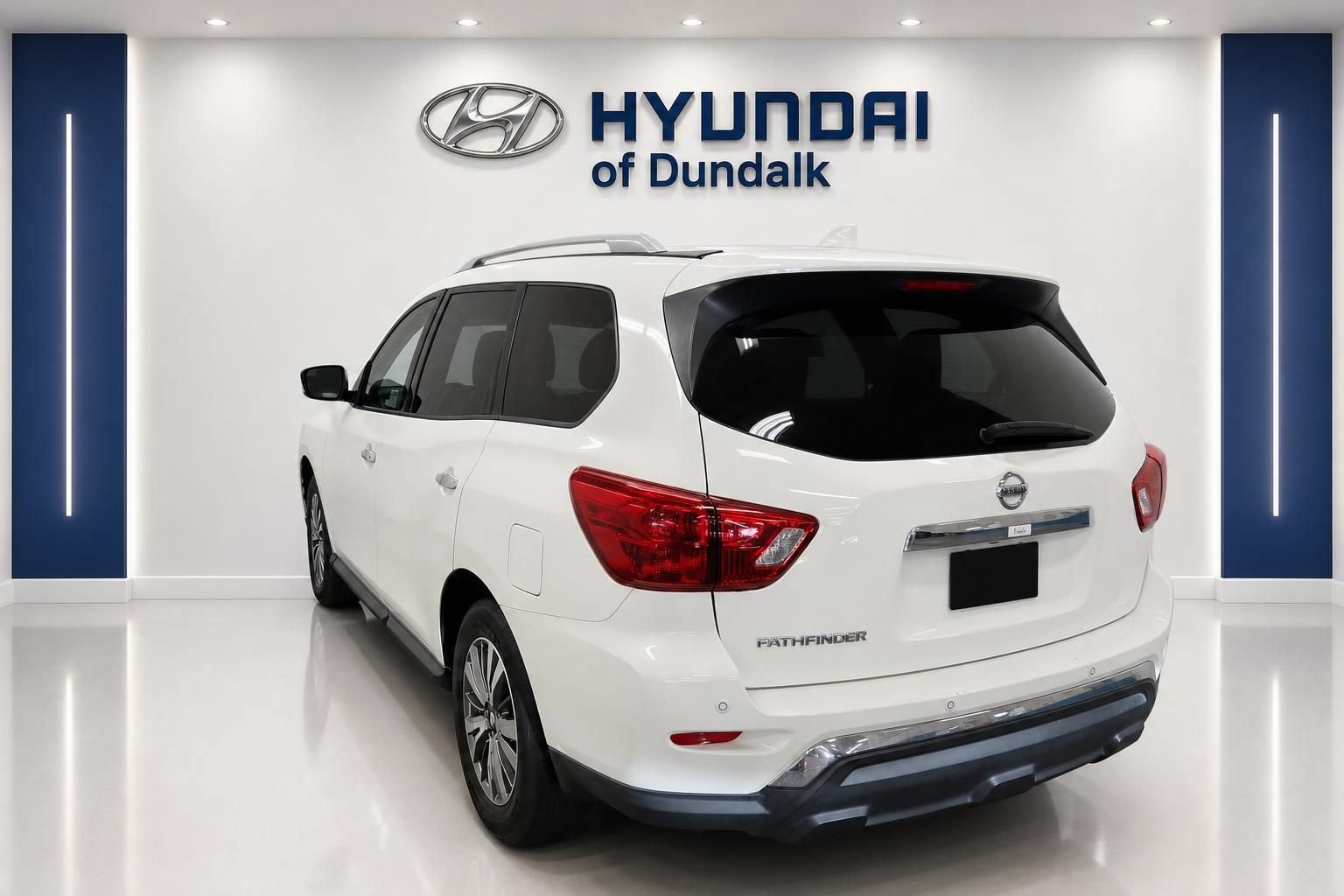 Used 2019 Nissan Pathfinder S FWD image 2