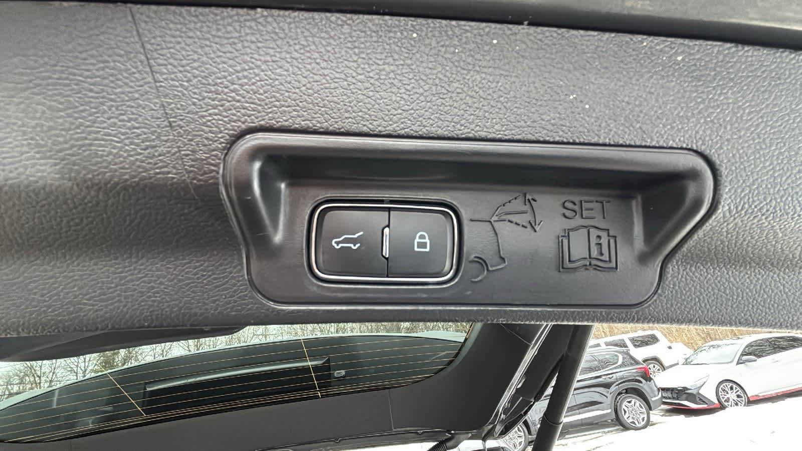 Used 2025 Ford Explorer ST-Line AWD/4WD image 37