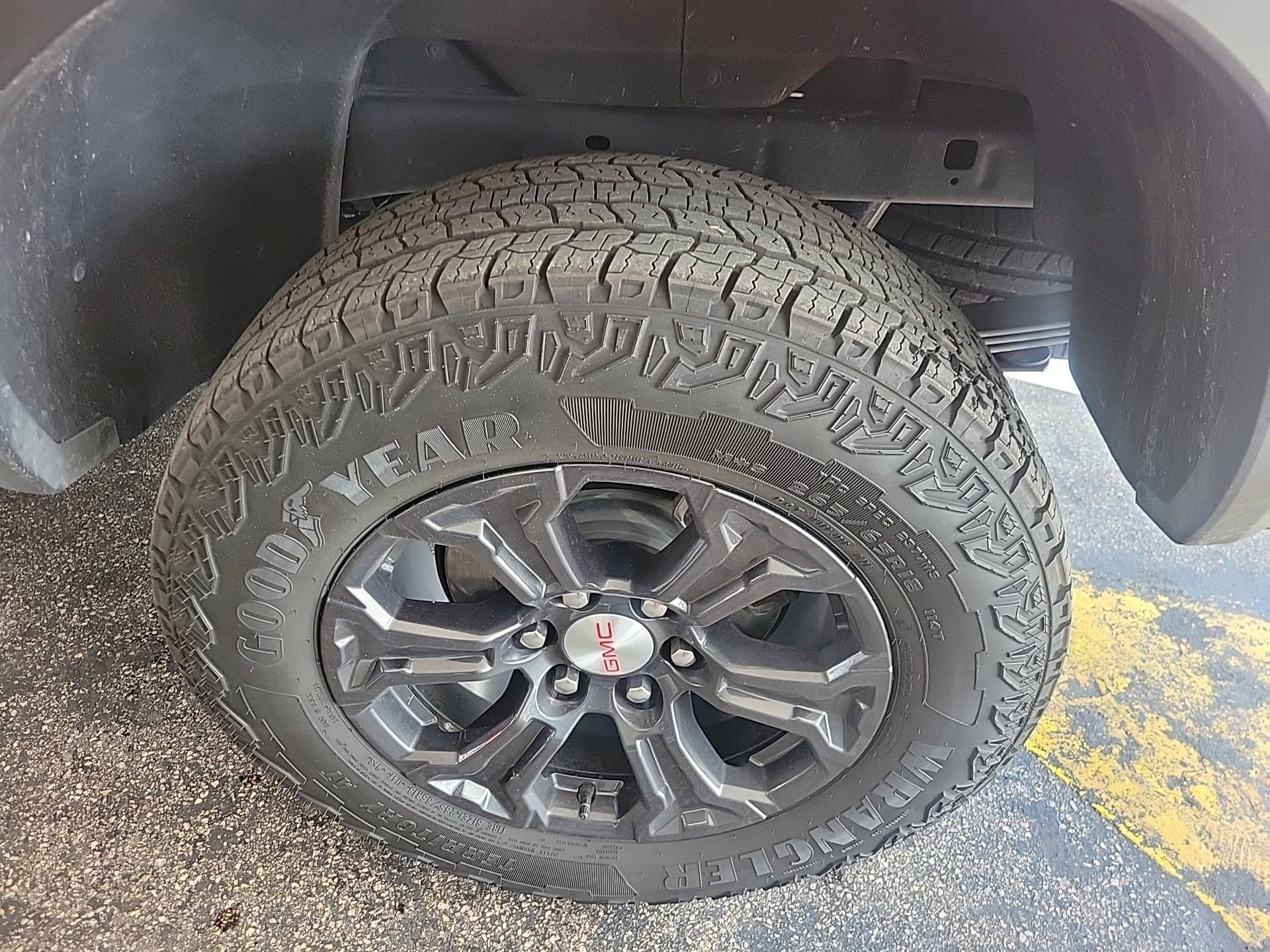 Certified 2024 GMC Canyon Elevation image 15