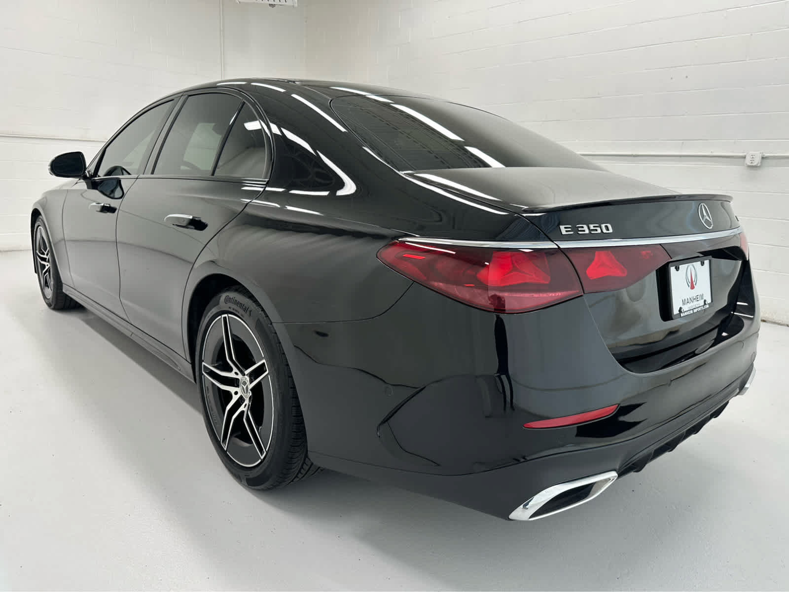 Used 2025 Mercedes-Benz E 350 4MATIC Sedan image 4