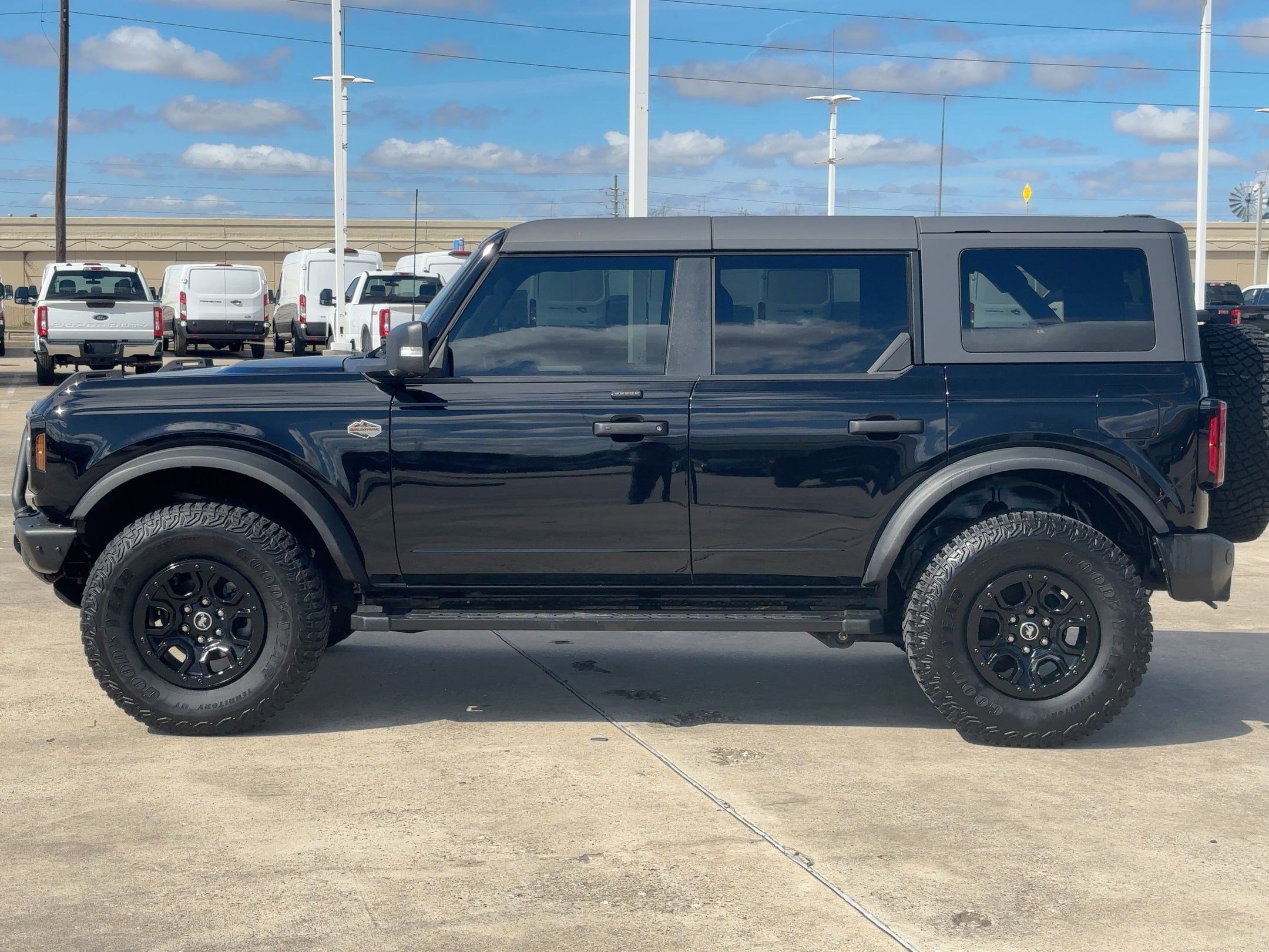 Used 2023 Ford Bronco Wildtrak image 7