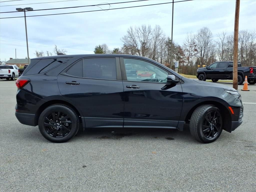 Used 2023 Chevrolet Equinox LS w/ LS Convenience Package image 3