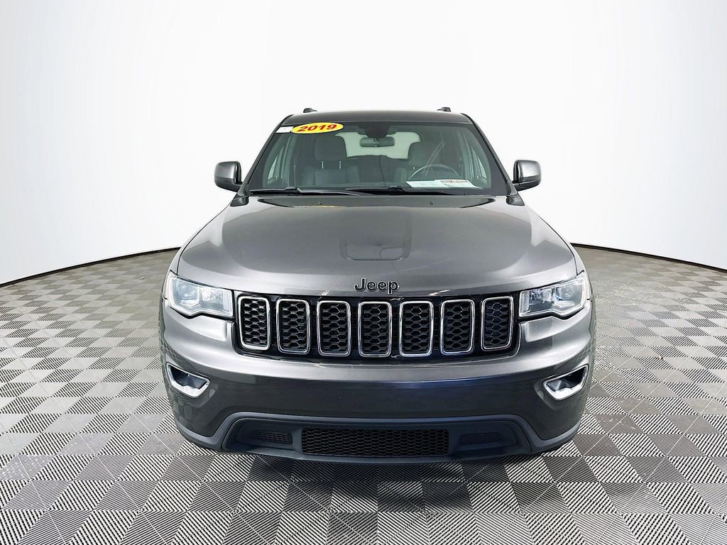 Used 2019 Jeep Grand Cherokee Laredo w/ Security & Convenience Group AWD/4WD image 4