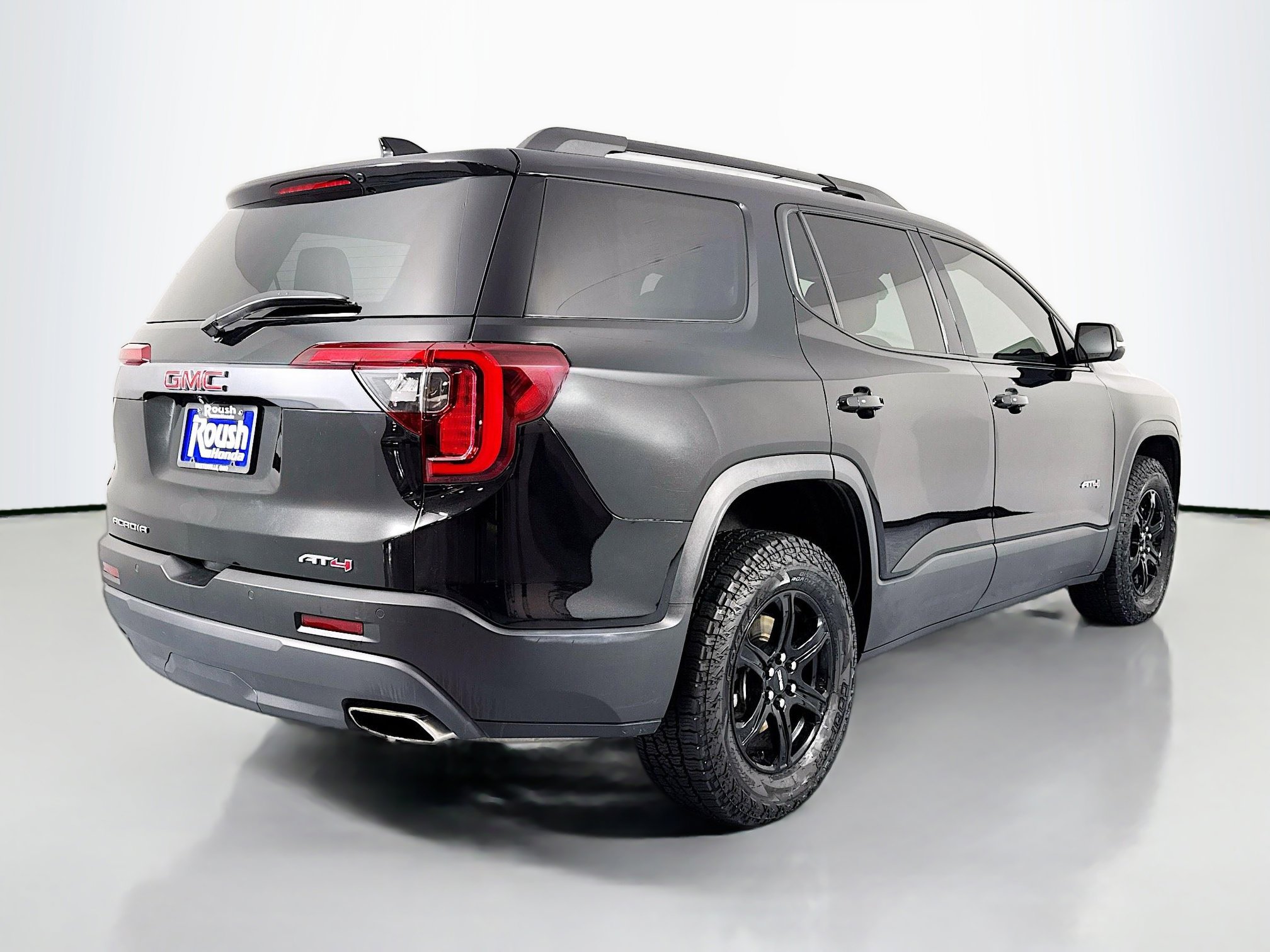 Used 2023 GMC Acadia AT4 w/ Technology Package image 5