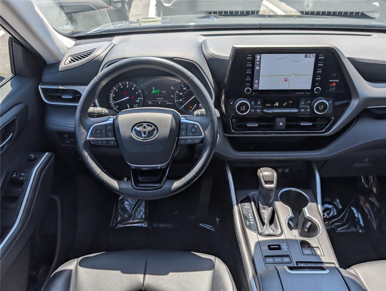 Used 2020 Toyota Highlander XLE AWD/4WD image 18