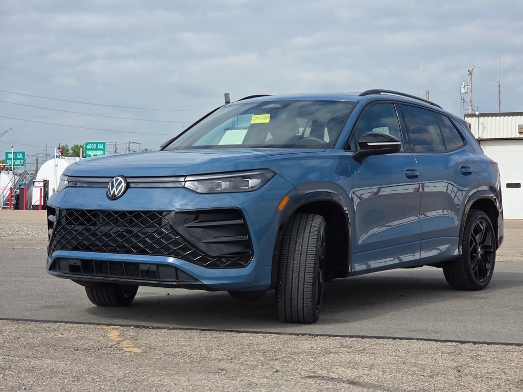 Used 2025 Volkswagen Tiguan SE R-Line AWD/4WD image 17