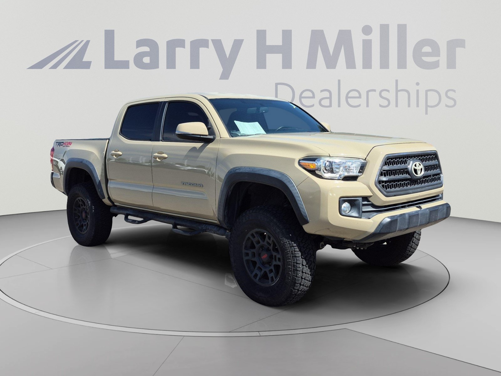 Used 2017 Toyota Tacoma TRD Off-Road w/ Tow Package (A/T) AWD/4WD image 7