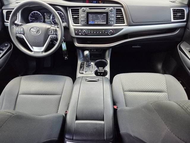 Used 2019 Toyota Highlander LE FWD image 12