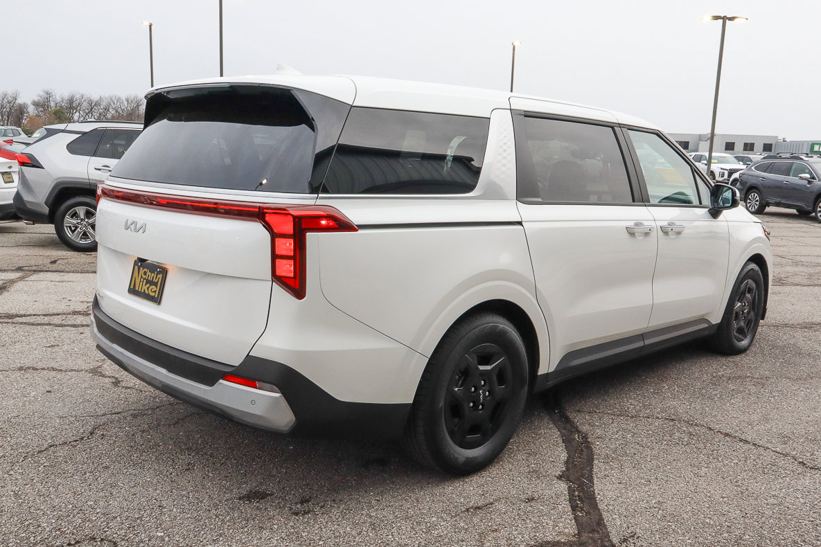 Used 2025 Kia Carnival image 4