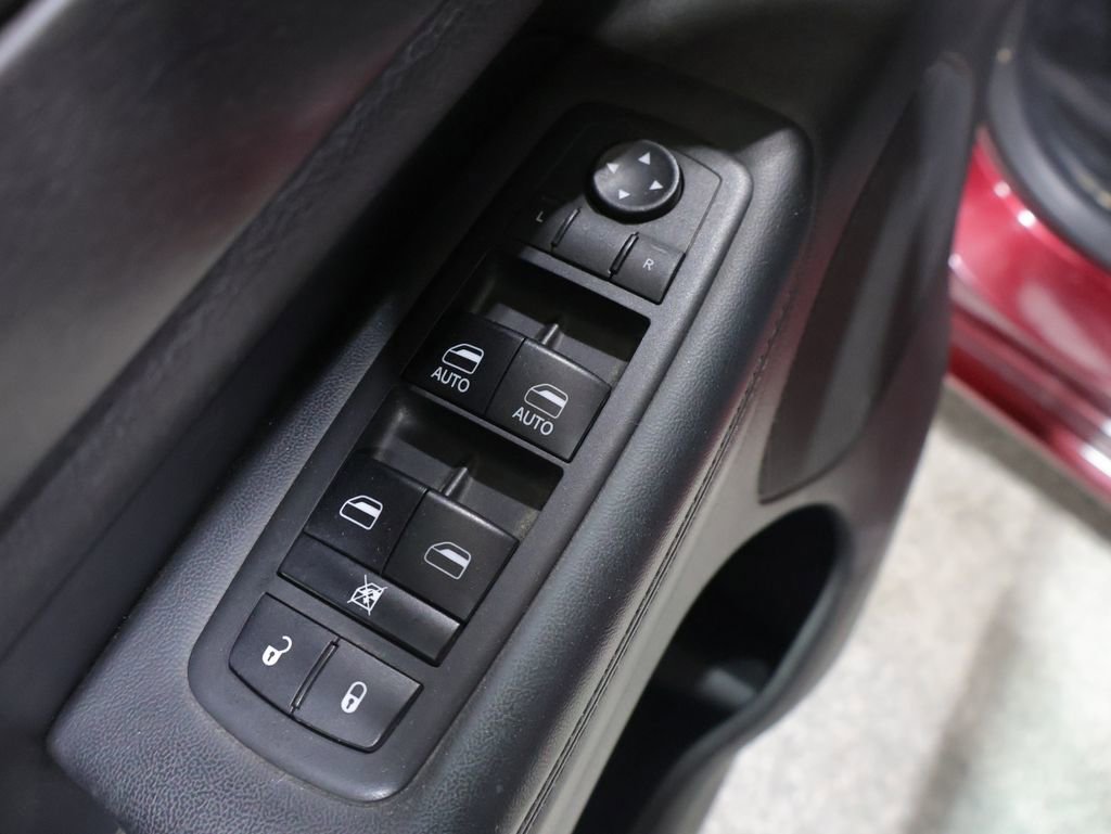 Used 2018 Jeep Grand Cherokee Altitude AWD/4WD image 14