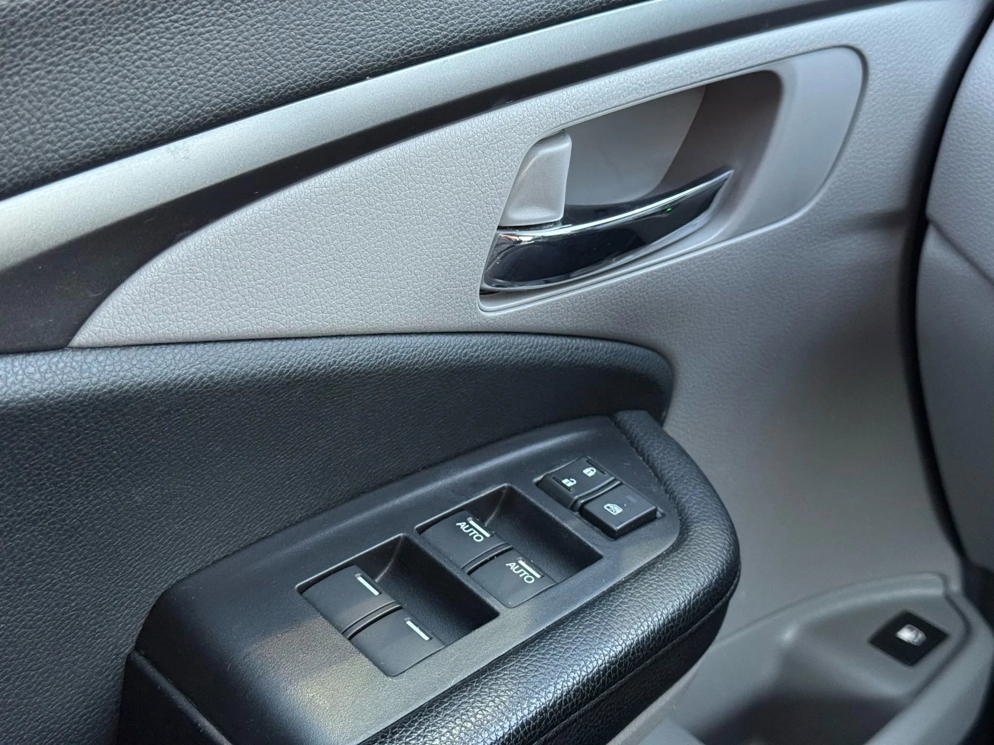 Used 2019 Honda Pilot LX image 32