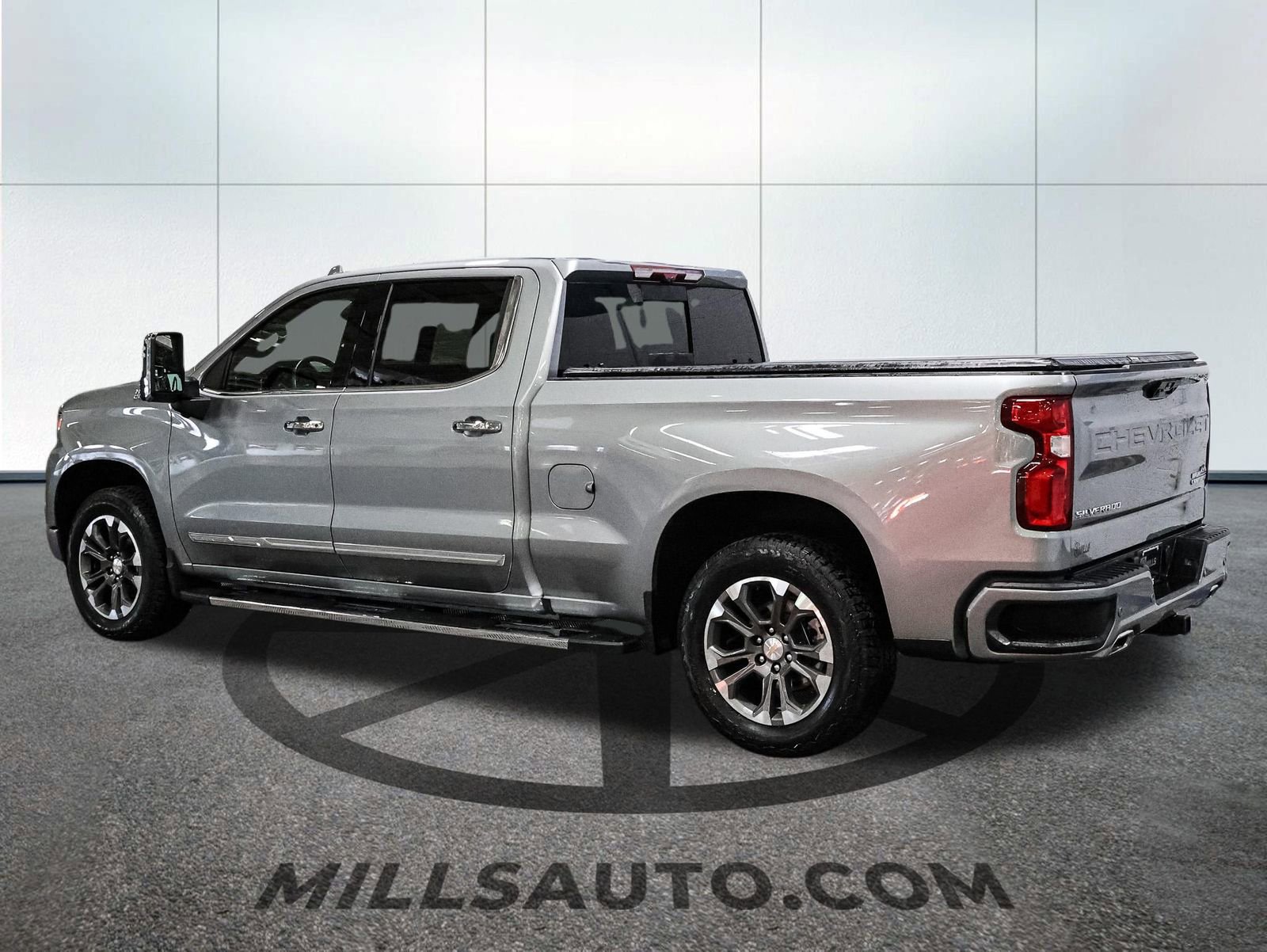 Certified 2025 Chevrolet Silverado 1500 High Country w/ Technology Package image 4