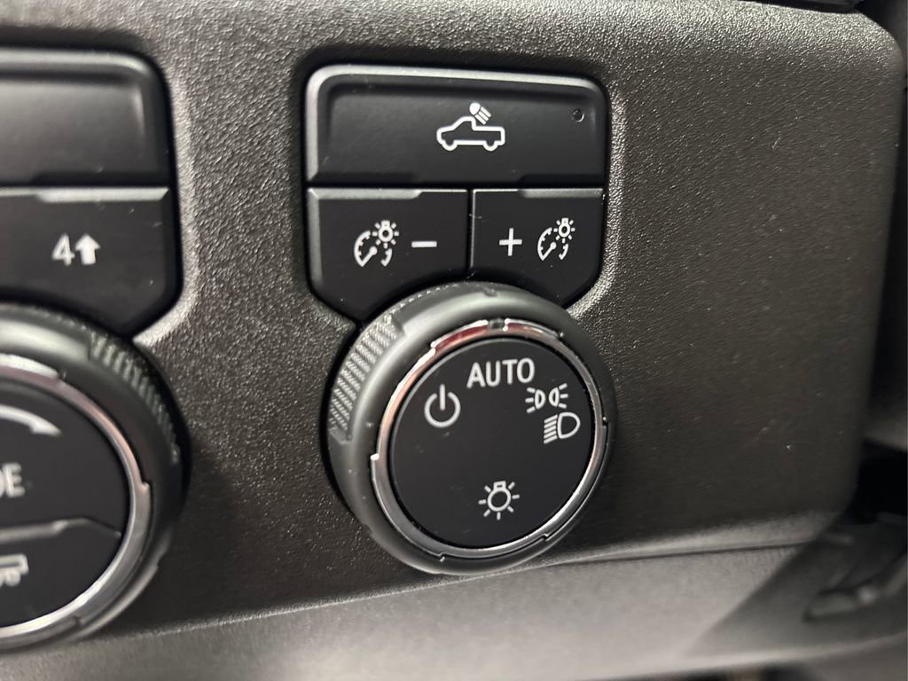 Used 2023 Chevrolet Silverado 1500 LT image 25