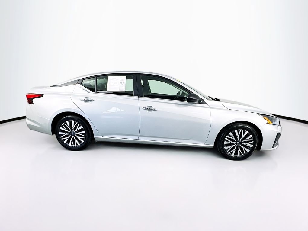 Used 2024 Nissan Altima 2.5 SV image 11