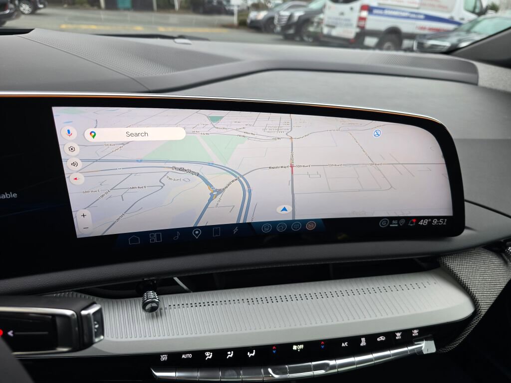 New 2026 Cadillac Optiq Luxury 2 image 27