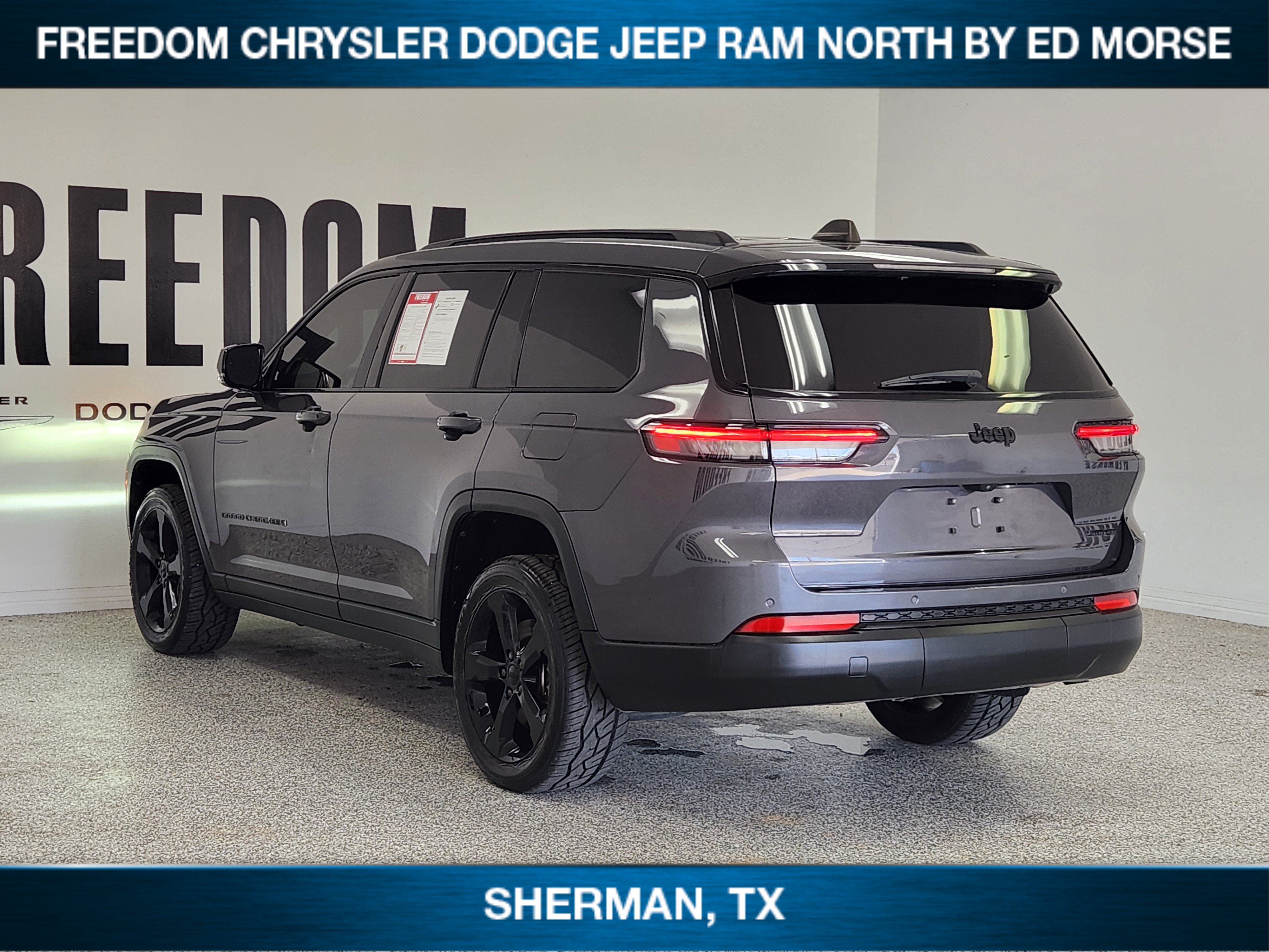 Used 2024 Jeep Grand Cherokee L Limited w/ Black Appearance Package RWD image 3