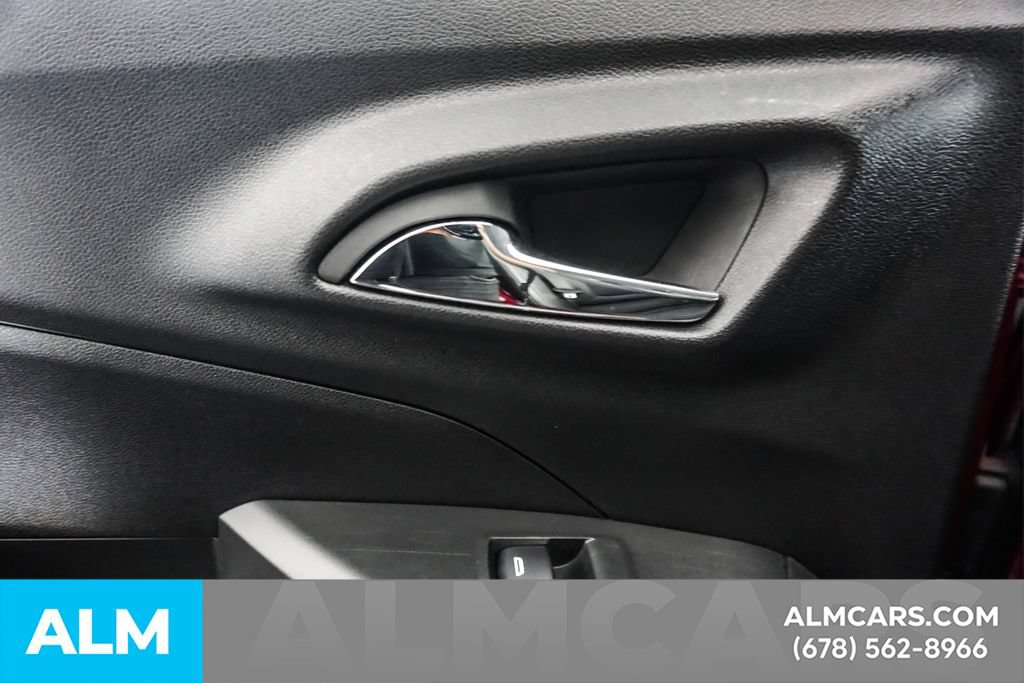 Used 2025 Chevrolet Trax LT FWD image 52